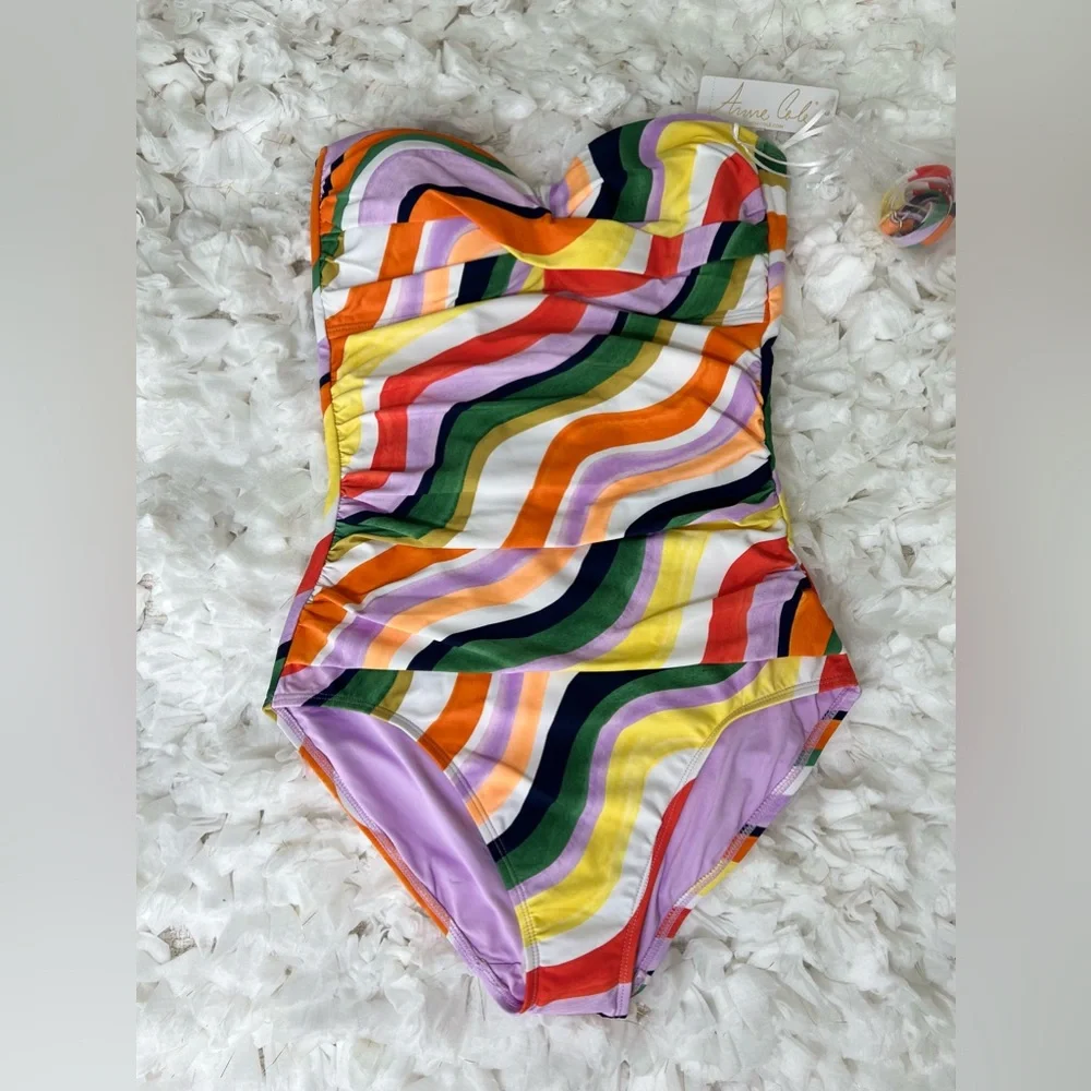 NWT Women's Twist Front Shirred One‎ Piece Swimsuit SIZE 6